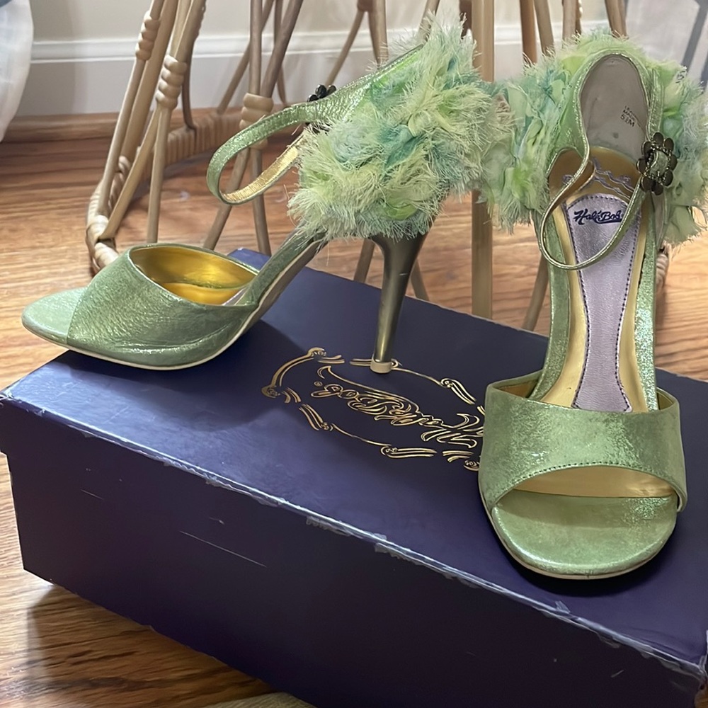 Hale Bob lime green iridescent flower embellished rhinestone buckle heels 5.5